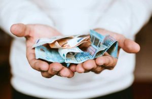 Середня та мінімальна з/п у Німеччині, на які виплати українцям розраховувати
