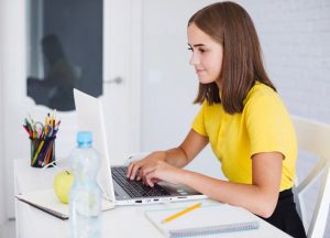 Підробіток для школярів у Німеччині під час канікул, що дозволено, які обмеження та скільки можна заробити