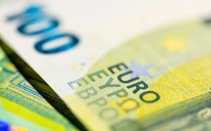 Українська банківська картка в Німеччині – ліміти, що з ними робити, скільки можна зняти грошей у банкоматі та інші актуальні питання